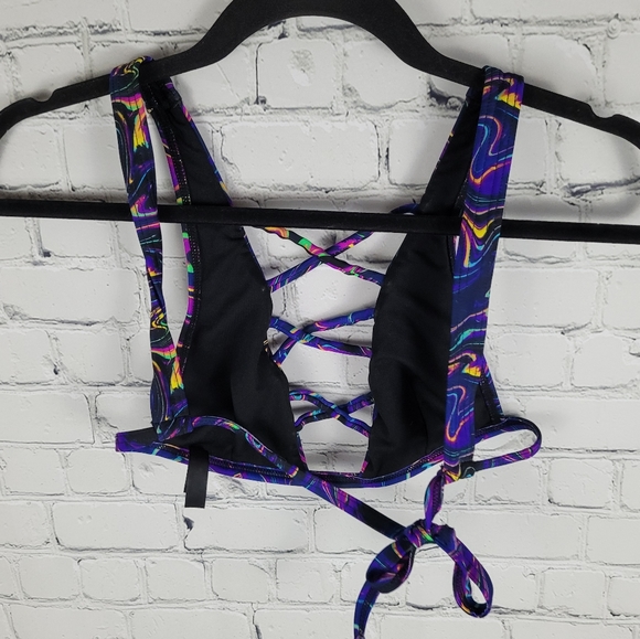 HOT TOPIC | strappy oil slick pattern bikini swim top - Picture 2 of 4